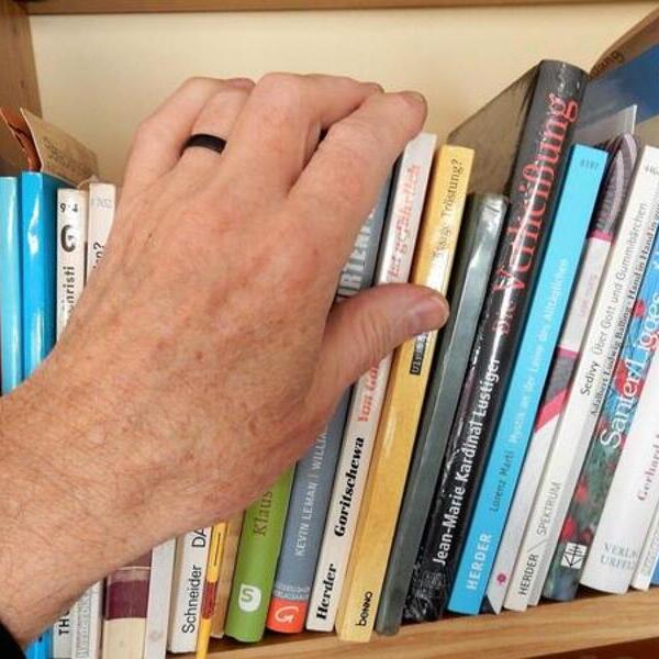 Bibliothek / © Friedbert Simon in Pfarrbriefservice.de Bibliothek