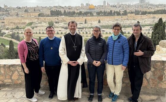 V. r.: . Laurentius Resch (ICO und Stift Seitenstetten), ÖOK-Generalsekretärin Sr. Christine Rod, ÖOK-Vorsitzende Sr. Franziska Madl, Abt Reinhold Dessl (Stift Wilhering), Salesianer-Provinzial P. Siegfried Kettner und Presseverantwortliche Renate Ma