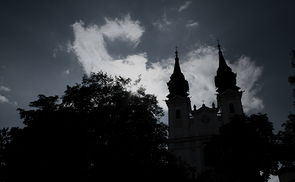 Die Pöstlingberg-Basilika in Linz schaltet zur Earth Hour 2022 die Lichter ab.
