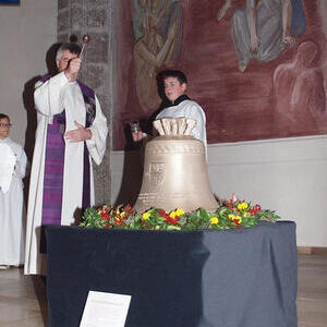 Segnung der neuen Friedhofsglocke der Pfarre Laakirchen am Allerheiligentag