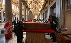 Beisetzung von Papst Franziskus in der römischen Basilika Santa Maria Maggiore. 
