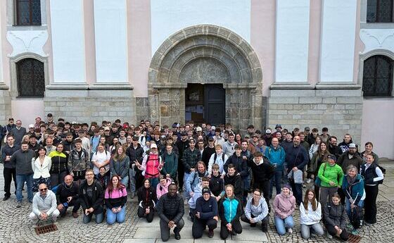 Gruppenfoto vor dem Stift Wilhering