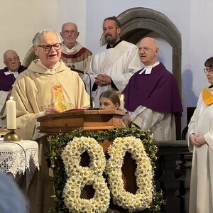 Festgottesdienst anlässlich des 80. Geburtstags von Pfarrer Leitner mit Probst Johannes Holzinger im Frühjahr 2024