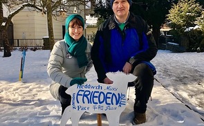 Fotoshooting mit Friedensschafen