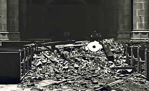 Durch Bombenschäden war der Linzer Dom 1945 unbenutzbar.