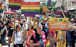 Unter dem Regenbogen: Kirchliche Aktivitäten im „Pride Month'