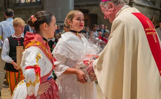 Sonntag der Völker Festgottesdienst im Mariendom mit Bischof Manfred Scheuer