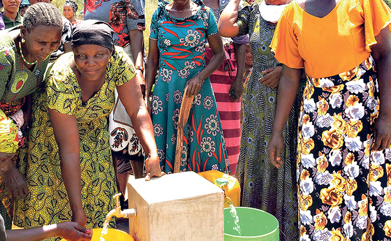 Ein Brunnen versorgt 500 bis 1.000 Menschen mit sauberem Trinkwasser.