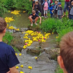 Pfarrfest mit Entenrallye