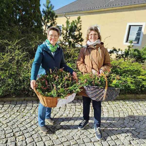 Die Palmbuschen wurden von den Goldhauben-Frauen zum Verkauf angeboten