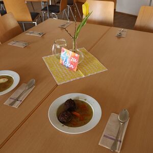 Für die Rindsuppen standen Frittaten, Grießnockerl, Kaspressknödel und Leberknödel zur Auswahl. 