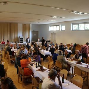 Knödelessen in St. Quirinus nach dem Erntedankfest