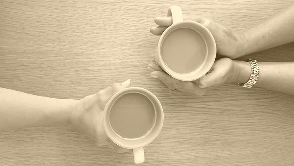 Frauen beim Kaffee