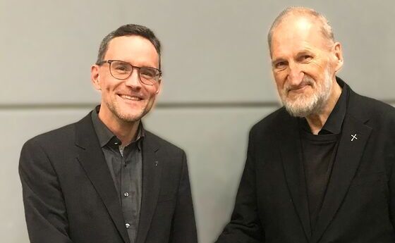 Nach mehr als 27 Jahren hat Wilhelm Vieböck das Amt des Herausgebers der Kirchenzeitung an Michael Münzner übergeben.