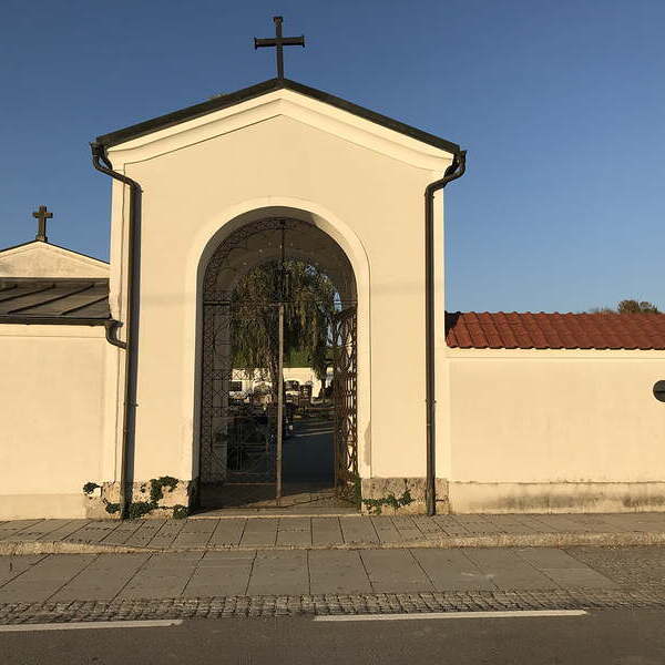 Friedhof der Pfarrgemeinde Aspach / Pfarrgemeinde Aspach Eingang zum Friedhof