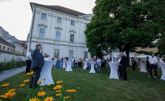 Bischof Manfred Scheuer lud zum traditionellen Medienempfang in den Bischofsgarten.