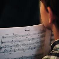 Kind im Chor / © Hendrik Steffens in Pfarrbriefservice.de Kind im Chor