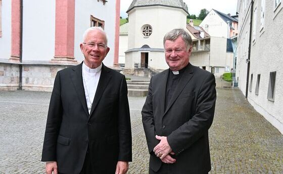 Erzbischof Franz Lackner (l.) wurde als Vorsitzender der Österreichischen Bischofskonferenz wiedergewählt, Bischof Manfred Scheuer als sein Stellvertreter.