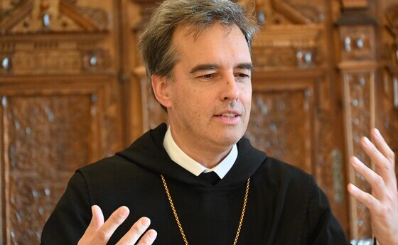 Abt Eckerstorfer für theozentrische Wende in der Kirche
