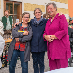 Frühschoppen im PfarrgartenSusanne Lammer, Bernadette Löschenbrand und Maria Spernbauer vom Kakonko-Team
