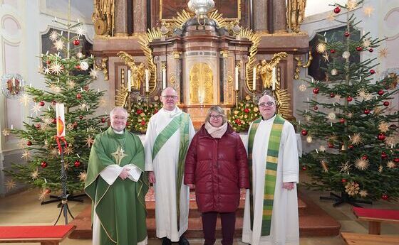 Amtseinführung von Pfarrer und Pfarrvorständ:innen in der neuen Pfarre Lambach-Haag