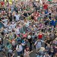 Flashmob zu 'Kinderarbeit stoppen' beim Abschluss des Ministrant:innen-Tags 2025 / © Diözese Linz / Jack Haijes Flashmob zu 'Kinderarbeit stoppen' beim Abschluss des Ministrant:innen-Tags 2025