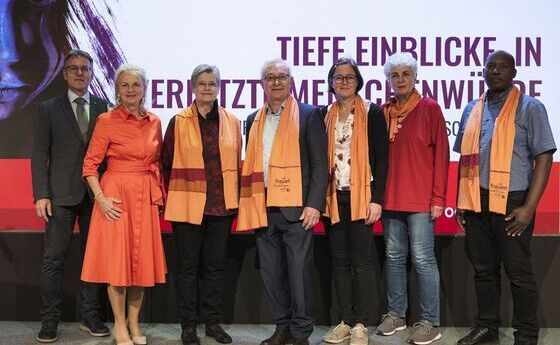 V. l.: Manfred Hofmann, Gabriele Hofer-Stelzhammer, Sr. Maria Schlackl, P. Hans Eidenberger SM, Helga Prühlinger, Lore Beck und Gaspard Nyungura
