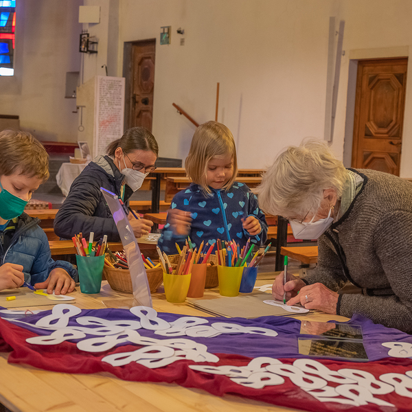 Ritualstationen im Kirchenraum