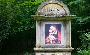 Bildstock mit Muttergottes und Jesuskind