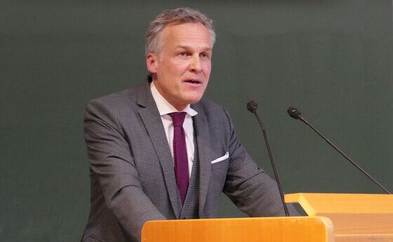 Tarek Leitner referierte an der KU über das Sprechen im öffentlichen Raum. 